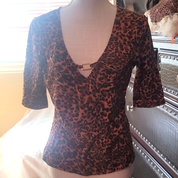 Guess top - Picture 1 of 3